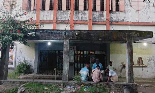 ছবি চালিয়ে বিদ্যুৎ বিলের টাকাও উঠছে না, চিরতরে বন্ধ হচ্ছে গাজীপুরের ‘উল্কা’ সিনেমা হল